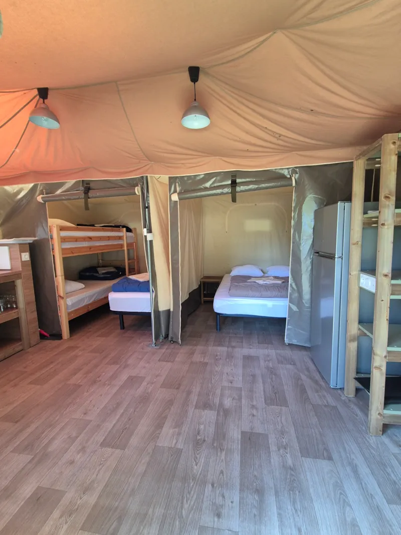 Bengali Toilé Sans Sanitaires Pour 5 Personnes