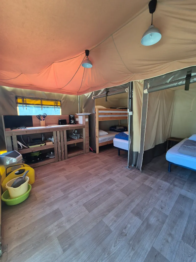 Bengali Toilé Sans Sanitaires Pour 5 Personnes