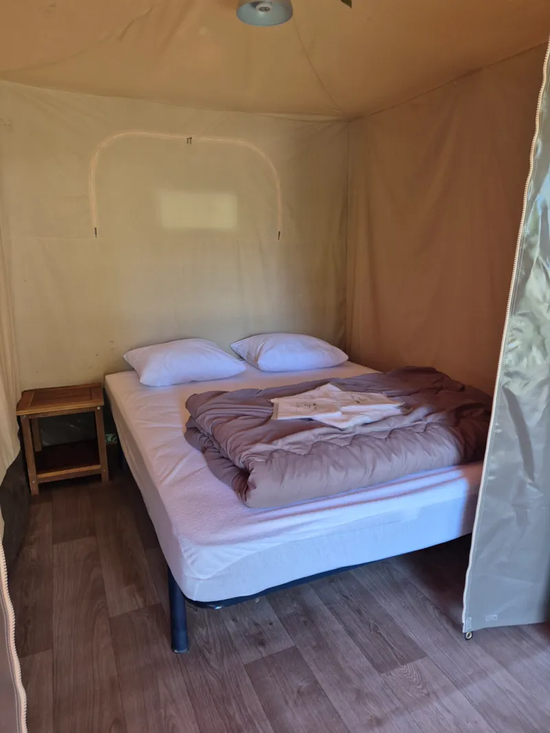 Bengali Toilé Sans Sanitaires Pour 5 Personnes