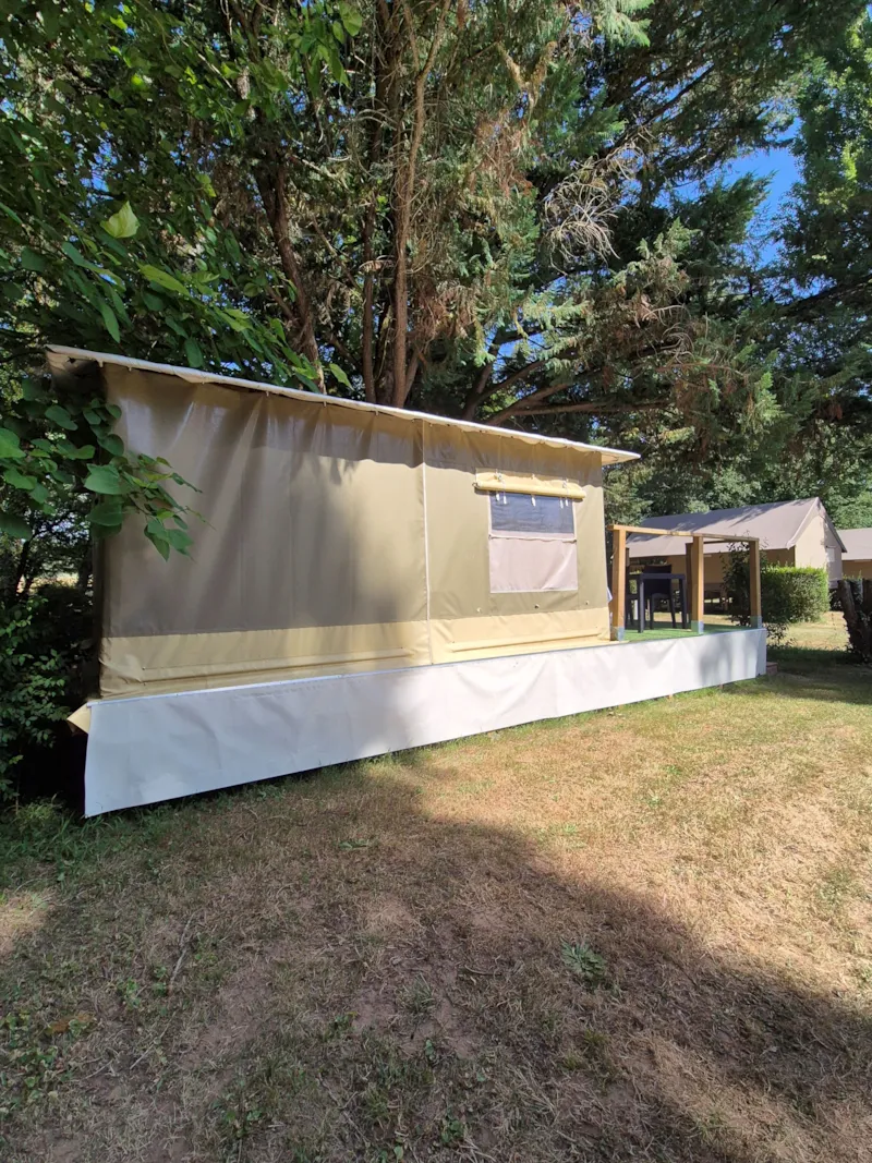 Bengali Toilé Sans Sanitaires Pour 5 Personnes