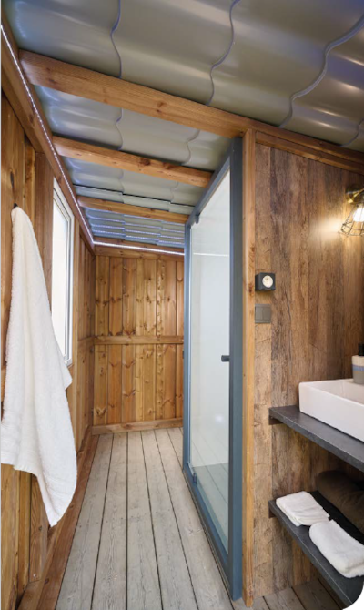 Premium pitch for tents, caravans and motorhomes with private sanitary facilities "Le Refuge" — 5