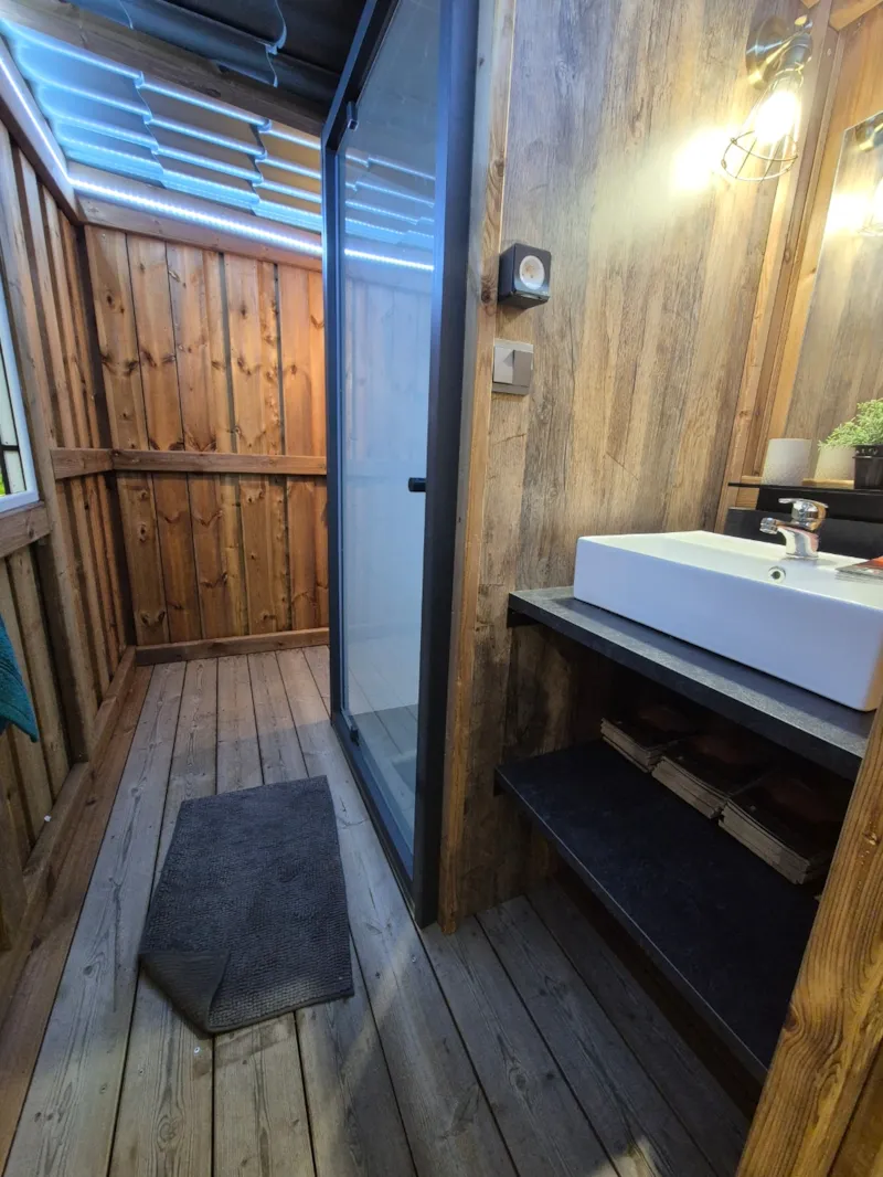 Emplacement Prémium Pour Tente, Caravane Et Camping-Car Avec Sanitaire Privatif "Le Refuge"