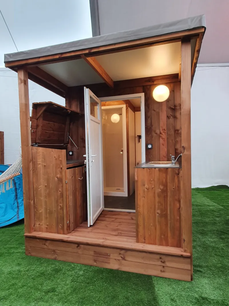 Emplacement Prémium Pour Tente, Caravane Et Camping-Car Avec Sanitaire Privatif + Espace Cuisine