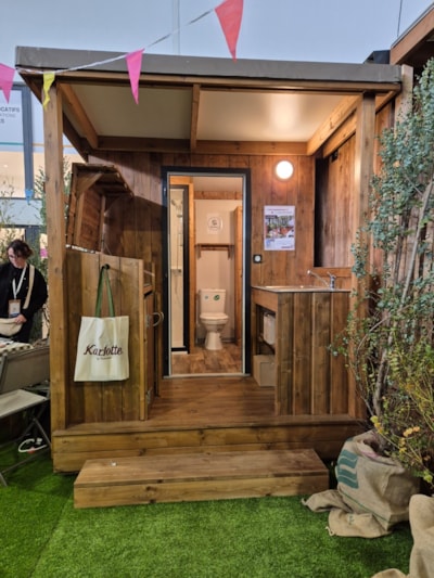 Premium pitch for tents, caravans and motorhomes with private bathroom facilities and kitchen area — 4