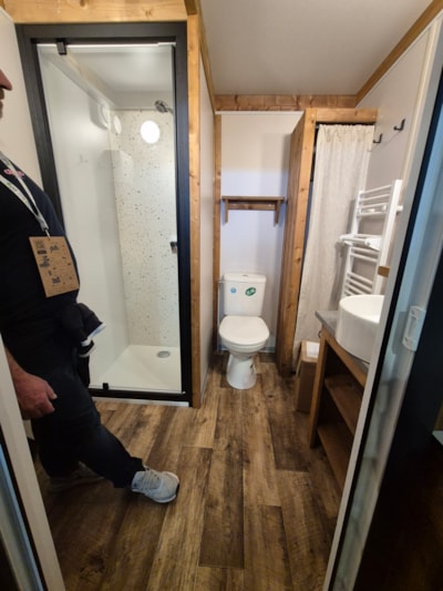 Premium pitch for tents, caravans and motorhomes with private bathroom facilities and kitchen area — 6