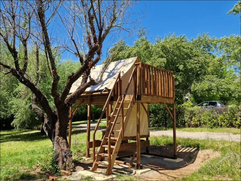 Tente Bivouac Sur Pilotis Bois Et Toile, Sans Sanitaires Pour 2 Personnes