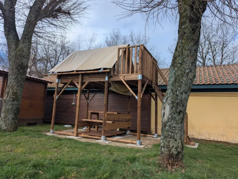 Tente Bivouac Sur Pilotis Bois Et Toile, Sans Sanitaires Pour 2 Personnes
