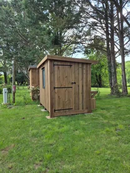 Emplacement Prémium Pour Tente, Caravane Et Camping-Car Avec Sanitaire Privatif "Le Refuge"
