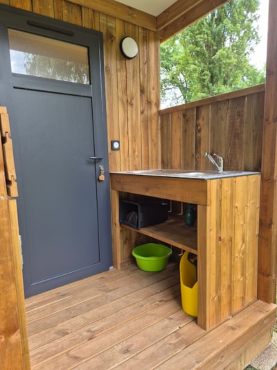 Premium pitch for tents, caravans and motorhomes with private bathroom facilities and kitchen area