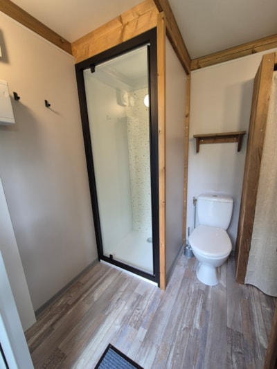 Premium pitch for tents, caravans and motorhomes with private bathroom facilities and kitchen area