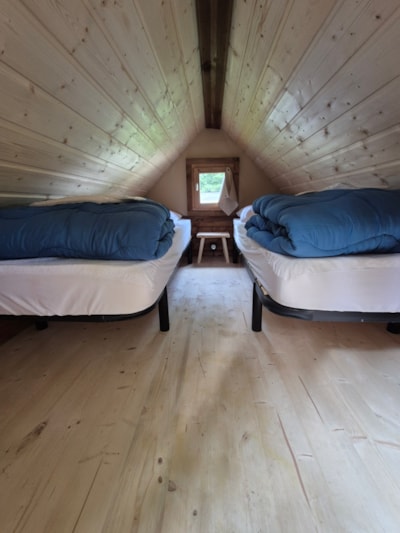 Bivouac tent on wooden and canvas stilts, without sanitary facilities, for 2 people