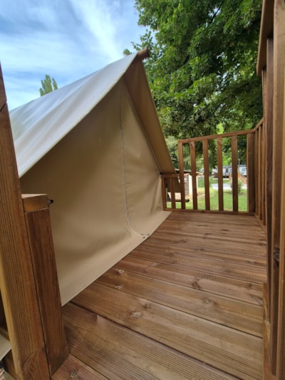 Bivouac tent on wooden and canvas stilts, without sanitary facilities, for 2 people
