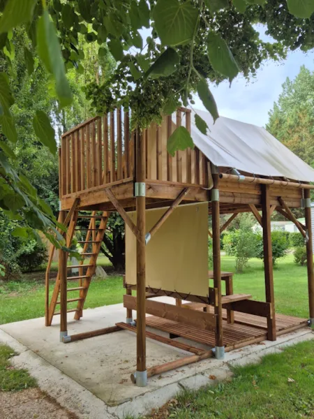 Location - Tente Bivouac Sur Pilotis Bois Et Toile, Sans Sanitaires Pour 2 Personnes - Camping d'Auberoche