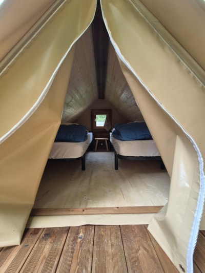 Bivouac tent on wooden and canvas stilts, without sanitary facilities, for 2 people