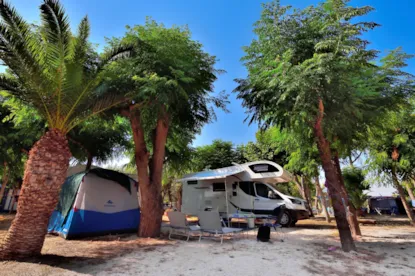 Piazzola B: Tenda + Auto / Motocicletta