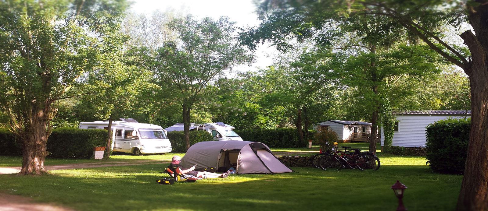 Pitch - Pitch For Tent, Caravan Ou Camper Van - Camping L'Orée du Lac