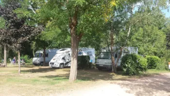 Kampeerplaats(en) - Standplaats Voor Camper, Caravan Of Busje (Inbegrepen In De Snelheid: 2 Pers., Elec) - Camping L'Orée du Lac