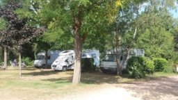 Kampeerplaats(en) - Standplaats Voor Caravan Of Camper (2 Personen Inbegrepen) Zonder Elektriciteit - Camping L'Orée du Lac