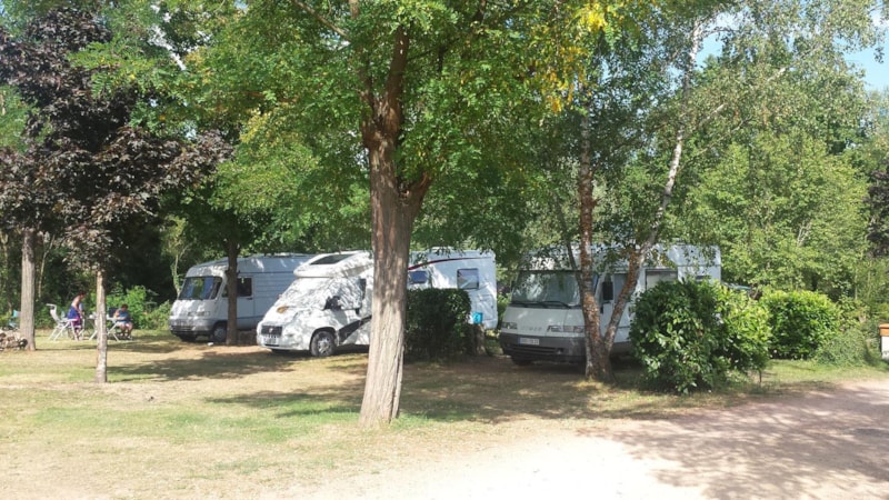 Pitch for motorhome, caravan or van (included in the rate: 2 pers., elec)
