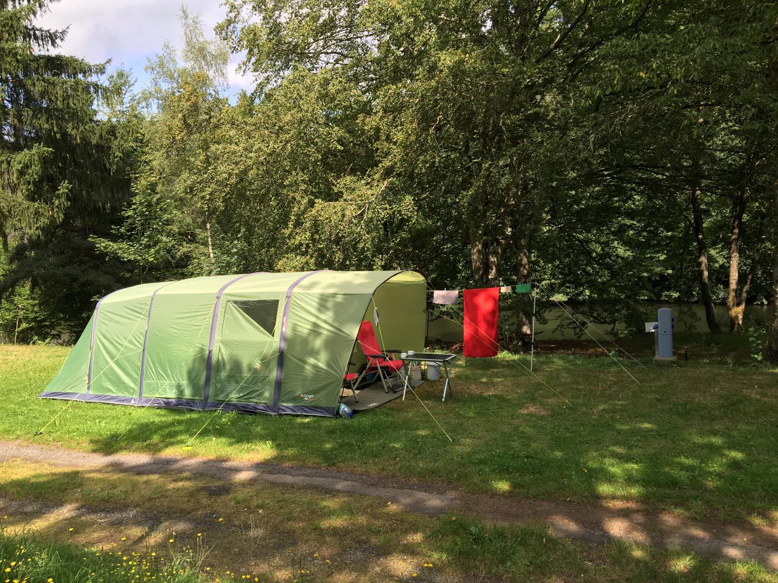 Emplacement - Forfait Privilège > 150M² (1 Tente, Caravane Ou Camping-Car / Électricité 10A) - Camping Les Murmures du Lignon