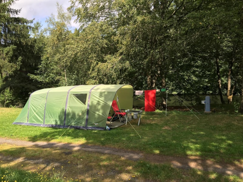Forfait Privilège > 150m² (1 tente, caravane ou camping-car / électricité 10A)
