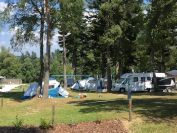 Stellplatz - Stellplatz Nature (Zelt, Wohnwagen, Wohnmobil) - Camping Les Murmures du Lignon