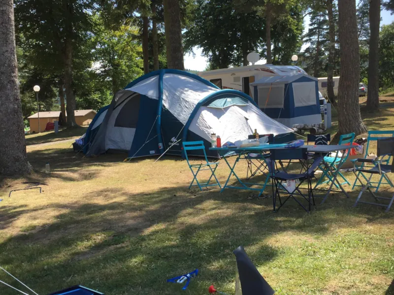 Forfait Privilège > 150M² (1 Tente, Caravane Ou Camping-Car / Électricité 10A)