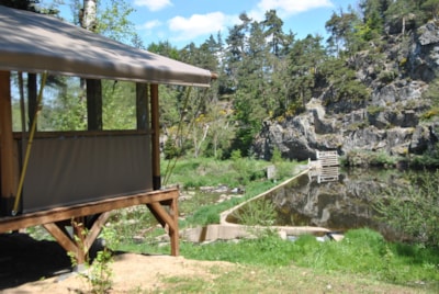 Tent SAFARI TRAPPEUR Confort 35m² ( 2 bedrooms) + sheltered terrace without toilet block