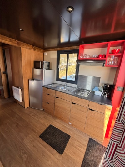 Roulotte 2-4 personnes 2 chambres avec sanitaires + terrasse