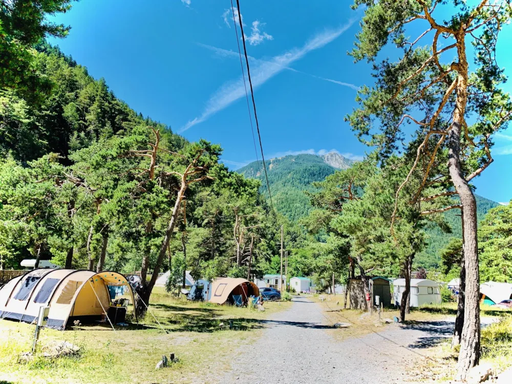 Pitch - Pitch Tent, Caravan, Camping Car (With Car Parking On Site) - Camping River