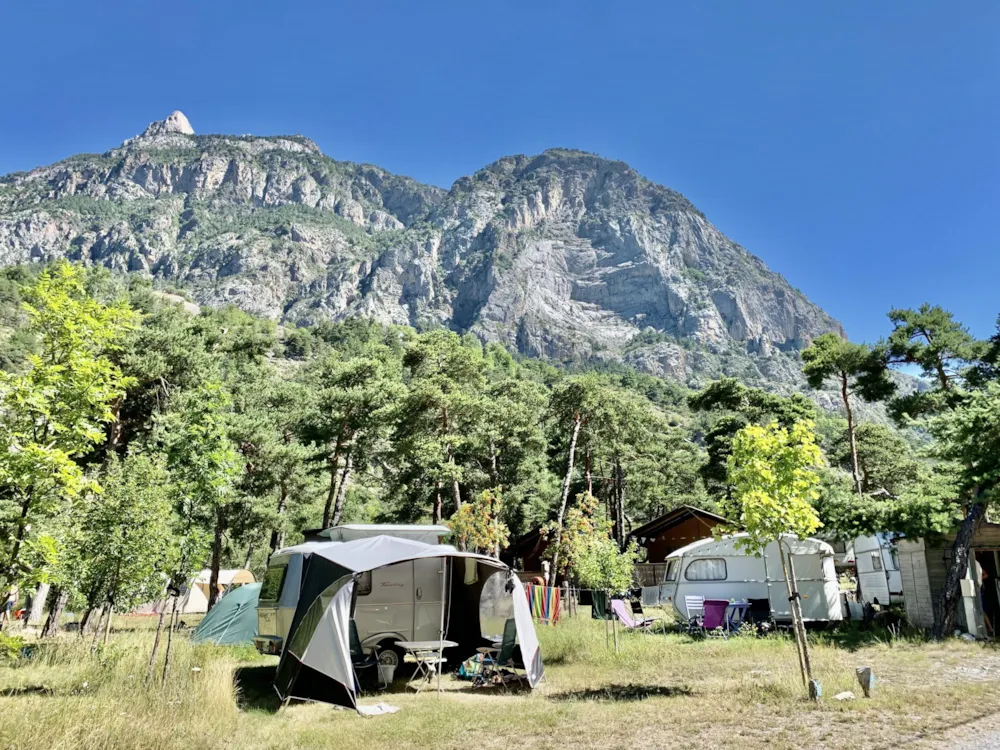Pitch - Pitch Tent, Caravan, Camping Car (Parking Of Car On The Carpark After Unloading) - Camping River