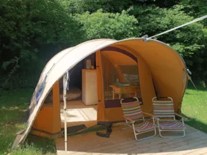 Locatif - ingerichte tent voor 4 personen - Camping du Gouffre de la Croix