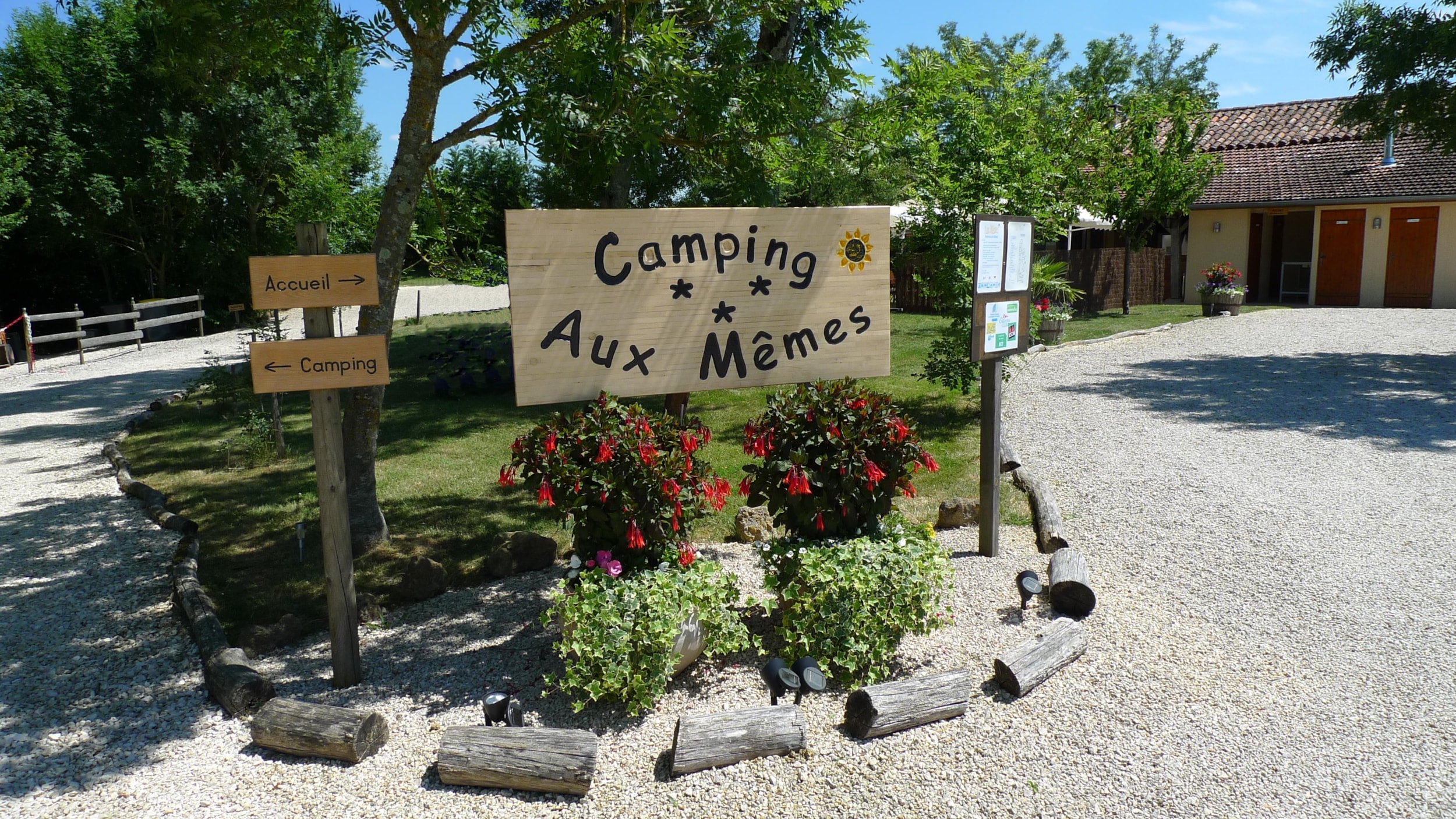 Camping Aux Mêmes — Photo 1