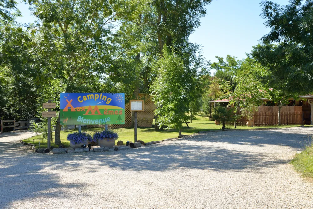 Pitch - Camping Pitch - Camping Aux Mêmes