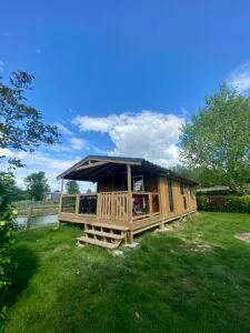 Mietunterkunft - Lodge Privilège + Vip 2 Bedrooms 34M² Nouveaute 2023 - CAMPING PARADIS- Camping de La Motte