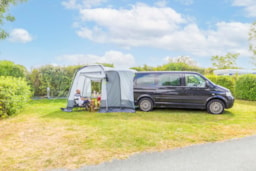 Kampeerplaats(en) - Parcel·La Confort (Tenda, Caravana / 1 Cotxe / Electricitat) - Camping de La Motte