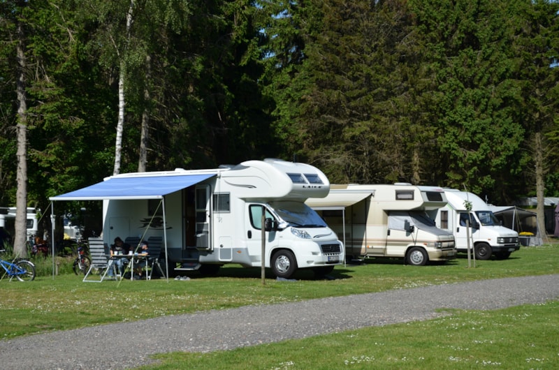 Stellplatz + Wohnmobil