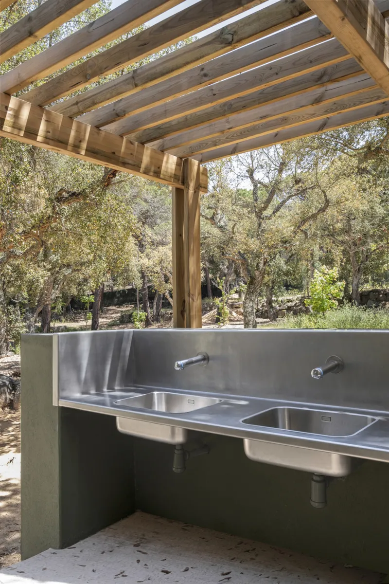 Emplacement Voiture + Caravane Ou Camping-Car (Les Tentes Ne Sont Pas Autorisées)