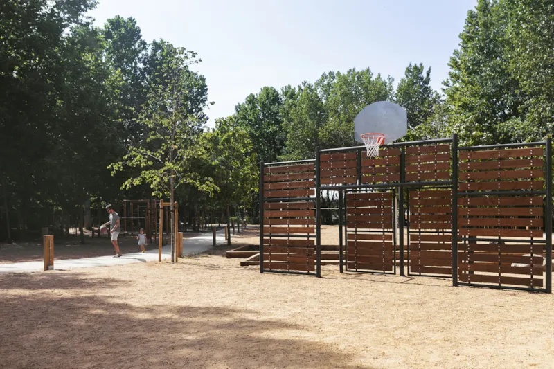 Emplacement Voiture + Caravane Ou Camping-Car (Les Tentes Ne Sont Pas Autorisées)