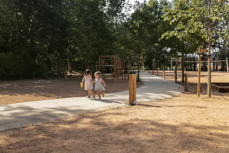 Emplacement Voiture + Caravane Ou Camping-Car (Les Tentes Ne Sont Pas Autorisées)