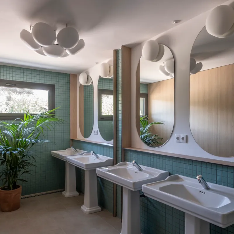 Emplacement Plus Pour Caravane Ou Camping-Car (Les Tentes Ne Sont Pas Autorisées)