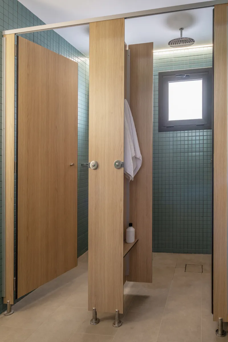 Emplacement Plus Pour Caravane Ou Camping-Car (Les Tentes Ne Sont Pas Autorisées)