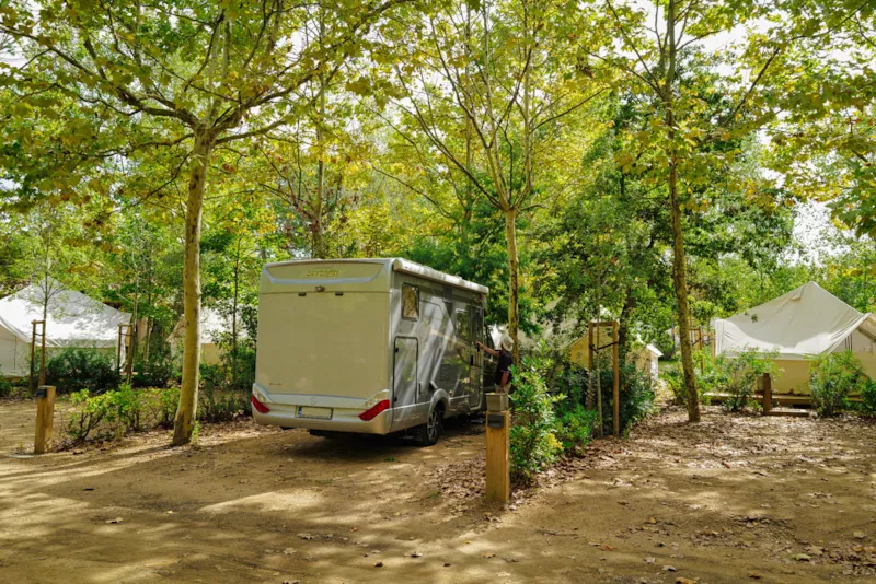 Emplacement Premium Pour Caravane Ou Camping-Car (Les Tentes Ne Sont Pas Autorisées)