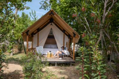 GLAMPING COUPLE — 1