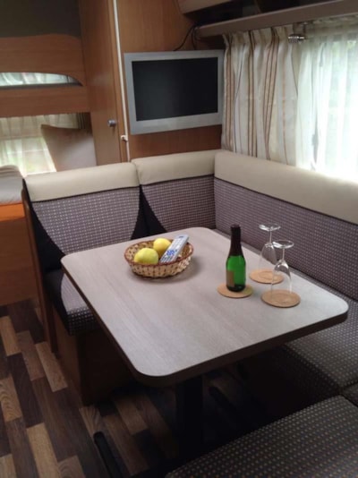 Rental Caravan - 2 adults and 2 children — 5