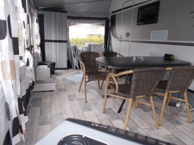 Rental Caravan - 2 adults and 2 children — 7