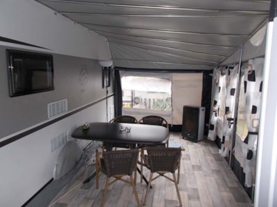 Rental Caravan - 2 adults and 2 children — 8