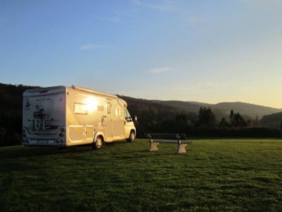 Pitch tent with panoramic view — 3