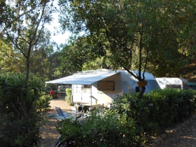 Pitch : car + large tent/caravan or camping-car — 1
