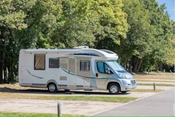 Stellplatz - Stabilised Pitch Without Water Or Electricity For Caravan Camping-Car, Van - Camping des Gayeulles